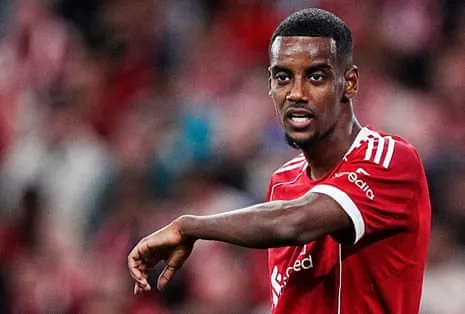 Alexander Isak's First Appearance Brings Star Power Despite Noticeable Lack of Match Fitness