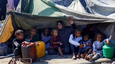 Dire Conditions across Gaza City as Military Forces Advance